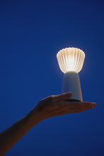 Charger l'image dans la galerie, Lampe Swiing H20 Gris argile - Fermob