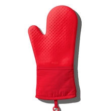 Charger l'image dans la galerie, Gant de cuisine en silicone rouge - Oxo