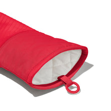 Charger l'image dans la galerie, Gant de cuisine en silicone rouge - Oxo