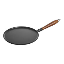 Charger l'image dans la galerie, Crêpière avec poignée en bois 28 cm fonte noir mat - Staub