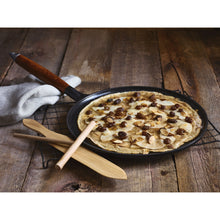 Charger l'image dans la galerie, Crêpière avec poignée en bois 28 cm fonte noir mat - Staub
