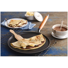 Charger l'image dans la galerie, Crêpière avec poignée en bois 28 cm fonte noir mat - Staub