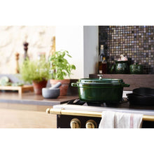 Charger l'image dans la galerie, Cocotte 33 cm, ovale basilic, fonte - Staub